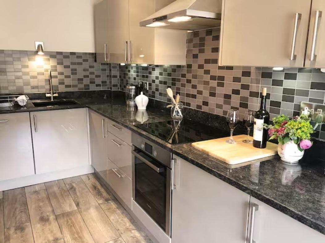 Pass The Keys Old Beams Luxury Style & Comfort In Town Centre Bakewell Exterior foto